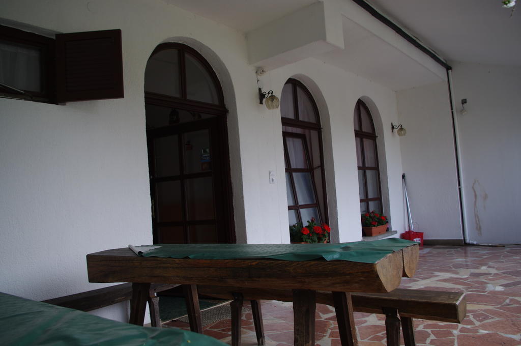 Horvath Kert Vendeghaz Hotel Zirc Exterior photo