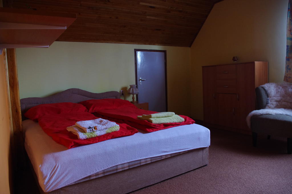 Horvath Kert Vendeghaz Hotel Zirc Exterior photo