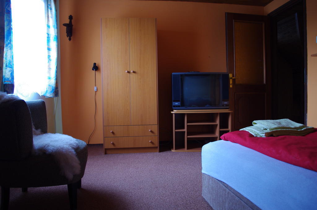 Horvath Kert Vendeghaz Hotel Zirc Room photo